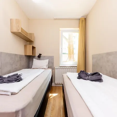 Prime - Modern 3 Bedroom Family With Parking Included & Garden Access