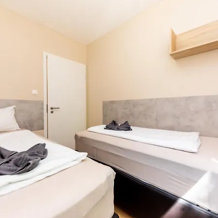 Prime - Modern 3 Bedroom Family With Parking Included & Garden Access Budapešť