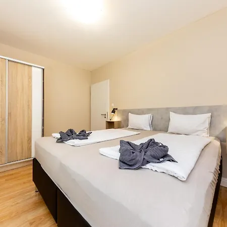Apartmán Prime - Modern 3 Bedroom Family With Parking Included & Garden Access