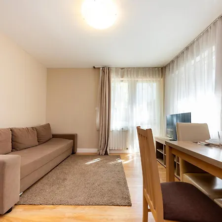 아파트 Prime - Modern 3 Bedroom Family With Parking Included & Garden Access *