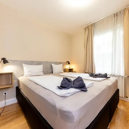 Prime - Modern 3 Bedroom Family With Parking Included & Garden Access