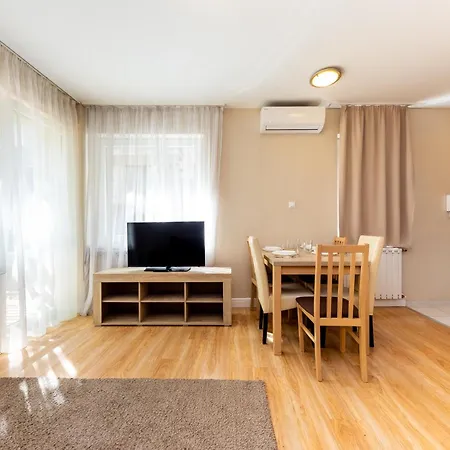 Prime - Modern 3 Bedroom Family With Parking Included & Garden Access Apartmán