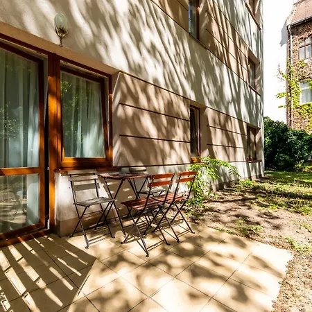 아파트 Prime - Modern 3 Bedroom Family With Parking Included & Garden Access *
