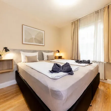 Prime - Modern 3 Bedroom Family With Parking Included & Garden Access Apartmán