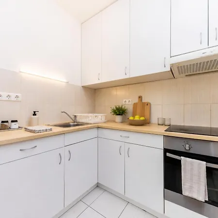 Prime - Modern 3 Bedroom Family With Parking Included & Garden Access