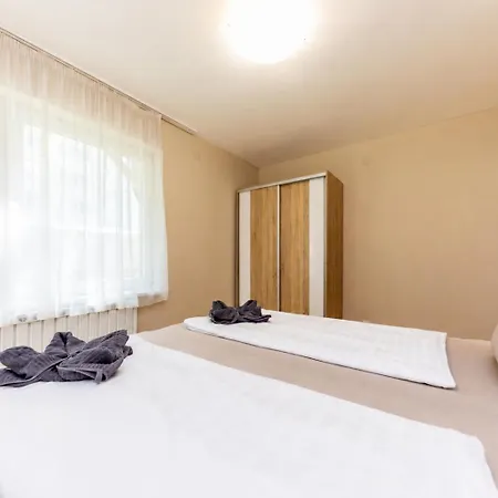 아파트 Prime - Modern 3 Bedroom Family With Parking Included & Garden Access *