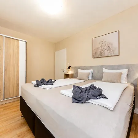 Prime - Modern 3 Bedroom Family With Parking Included & Garden Access Apartmán