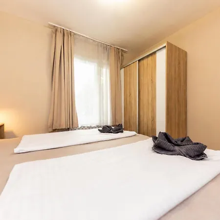 아파트 Prime - Modern 3 Bedroom Family With Parking Included & Garden Access *