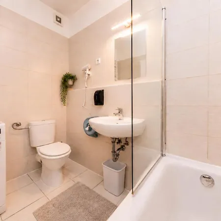 Prime - Modern 3 Bedroom Family With Parking Included & Garden Access 아파트 부다페스트